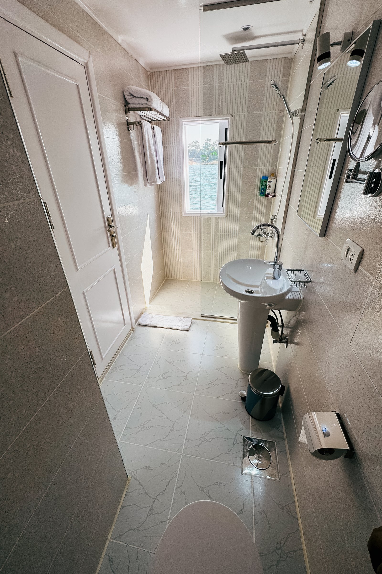 Soul of the Nile luxury bathroom photo 1